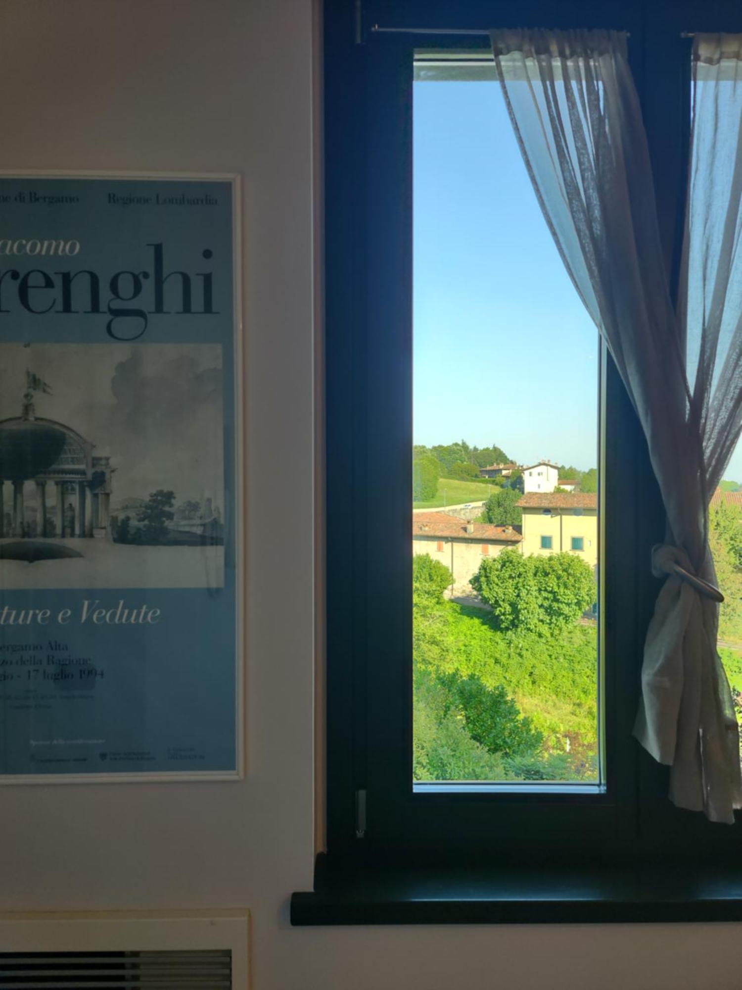Aminta Apartment Bergamo Bagian luar foto
