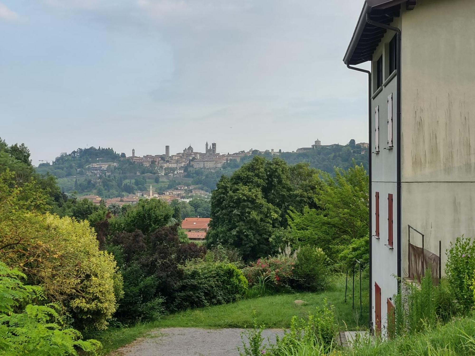 Aminta Apartment Bergamo Bagian luar foto
