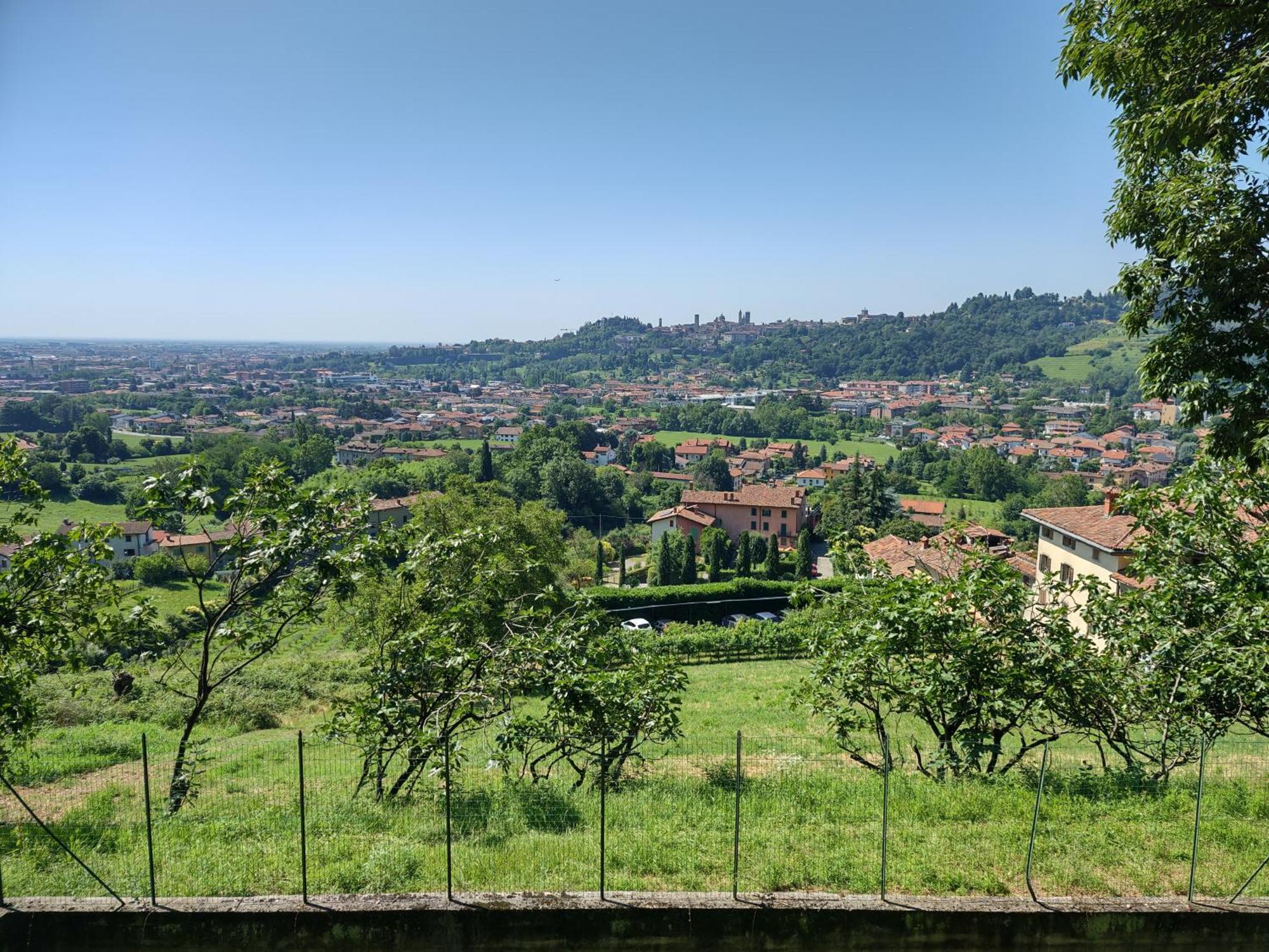 Aminta Apartment Bergamo Bagian luar foto